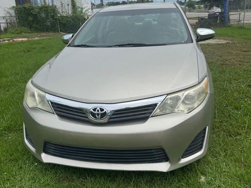 Used 2014 Toyota Camry FWD image 1