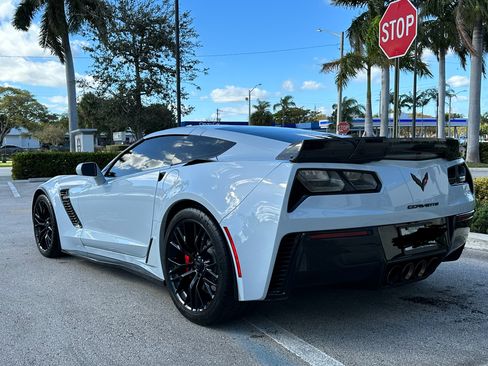 Used 2019 Chevrolet Corvette Z06 RWD image 2
