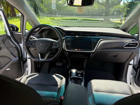 Used 2023 Chevrolet Bolt LT w/ Infotainment Package FWD image 14