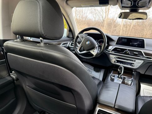 Used 2019 BMW 740i xDrive image 17