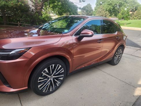 Used 2023 Lexus RX 350 w/ Accessory Package (Z1) image 2