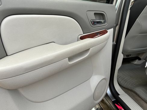 Used 2014 Chevrolet Silverado 2500 LTZ w/ LTZ Plus Package image 8