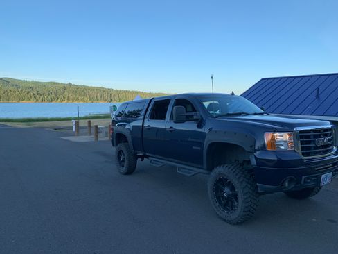 Used 2010 GMC Sierra 2500 SLE image 4