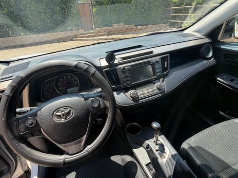 Used 2013 Toyota RAV4 XLE FWD image 18