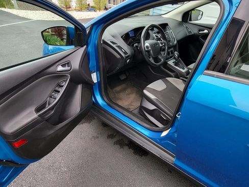 Used 2014 Ford Focus SE w/ SE Sport Package image 10