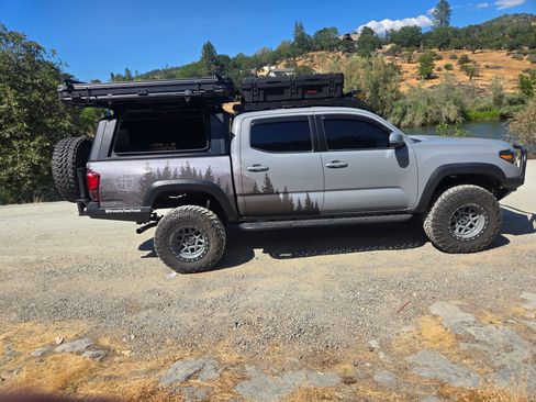 Used 2021 Toyota Tacoma TRD Off-Road w/ Technology Package image 6