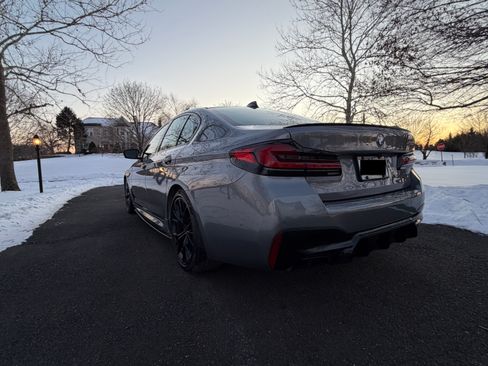 Used 2023 BMW M550i xDrive w/ Dynamic Handling Package image 9