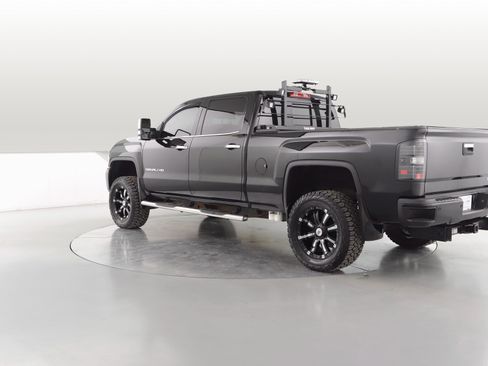 Used 2015 GMC Sierra 2500 Denali image 4