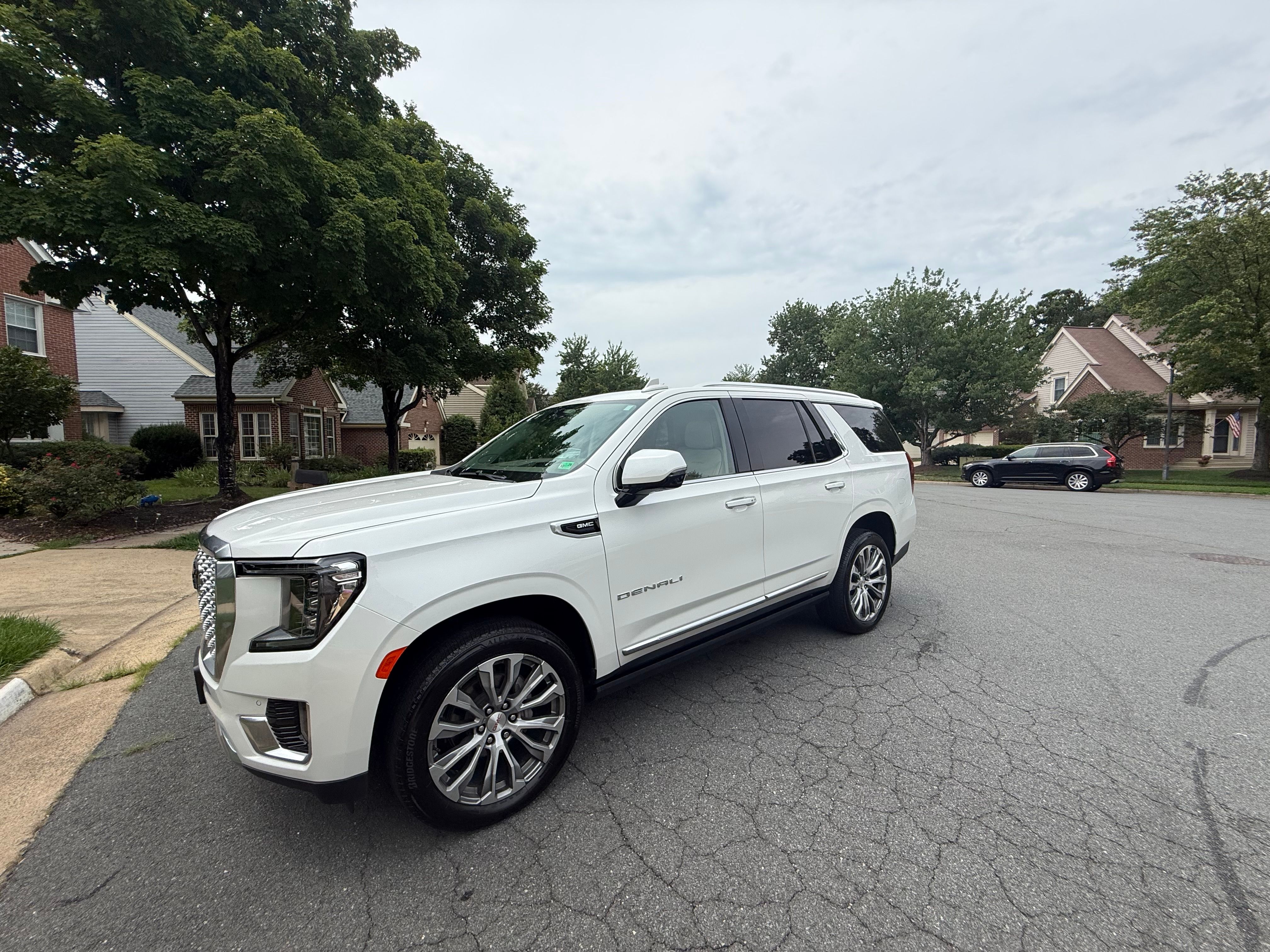 Used 2021 GMC Yukon Denali w/ LPO, Illumination Package AWD/4WD image 1