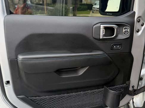 Used 2024 Jeep Wrangler Unlimited Rubicon 4xe image 17