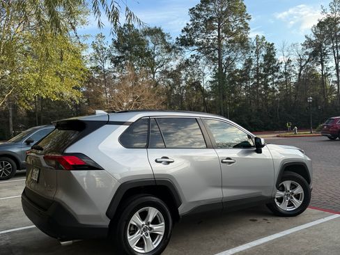 Used 2020 Toyota RAV4 XLE image 5