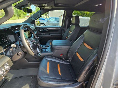 Used 2024 GMC Sierra 1500 AT4 w/ Technology Package AWD/4WD image 19