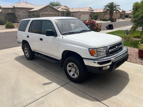 Used 2000 Toyota 4Runner 2WD image 1