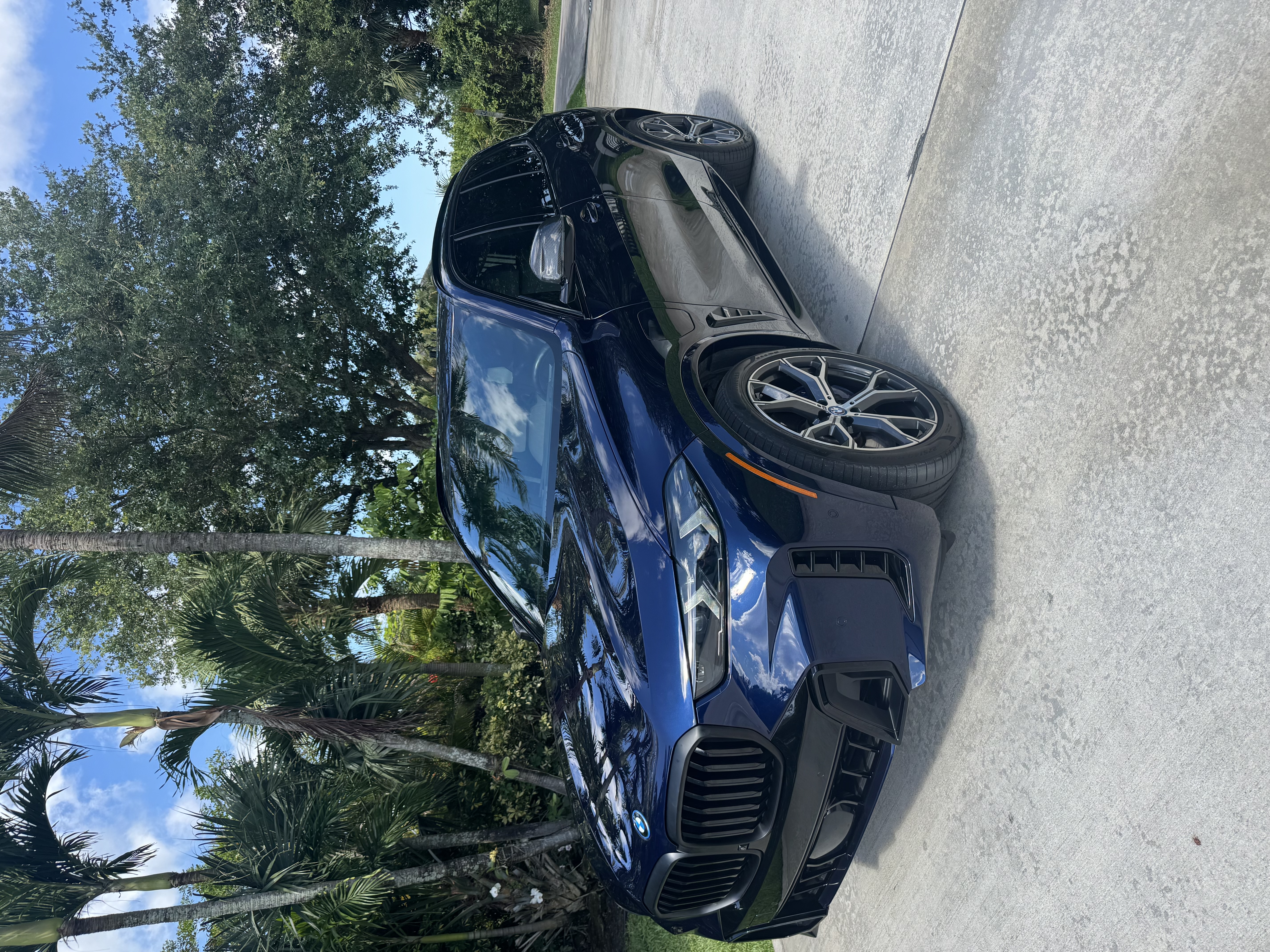 Used 2024 BMW X5 xDrive50e w/ Executive Package AWD/4WD image 4