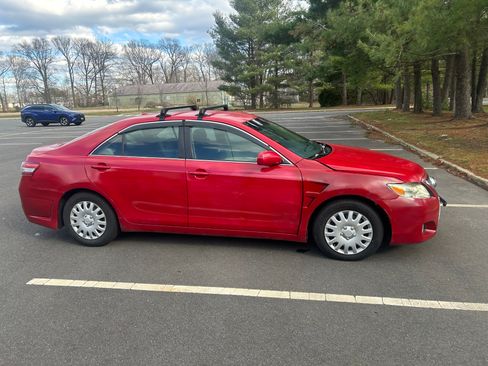 Used 2010 Toyota Camry image 4