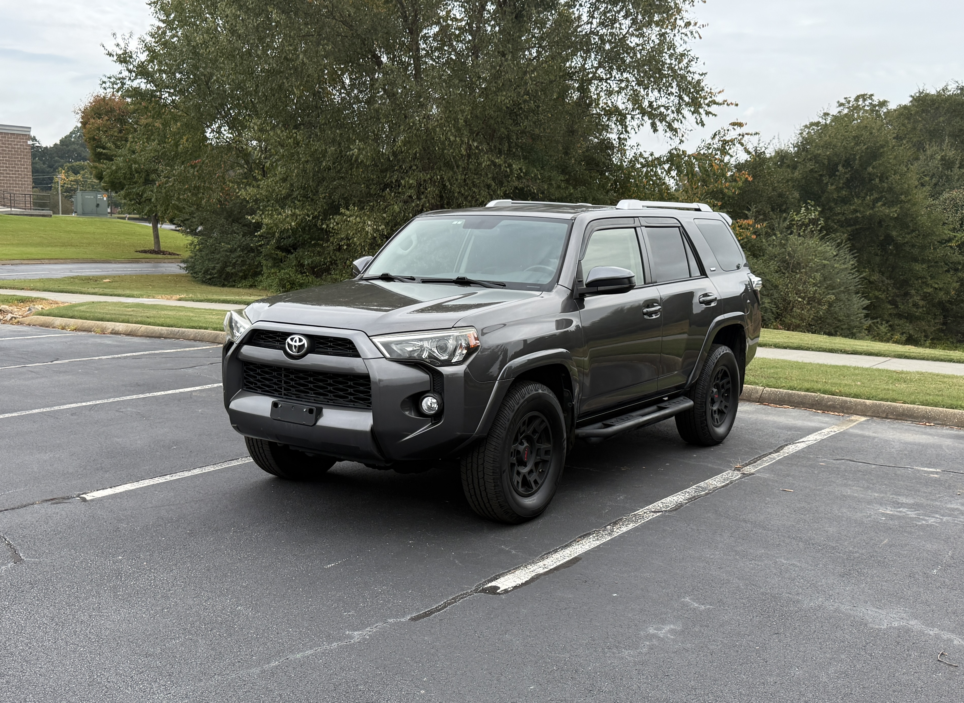 Used 2017 Toyota 4Runner SR5 AWD/4WD image 11