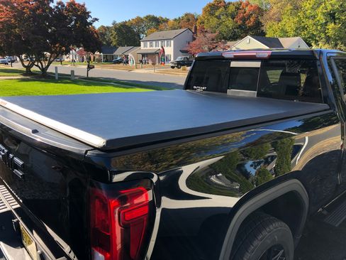 Used 2019 GMC Sierra 1500 Elevation image 2