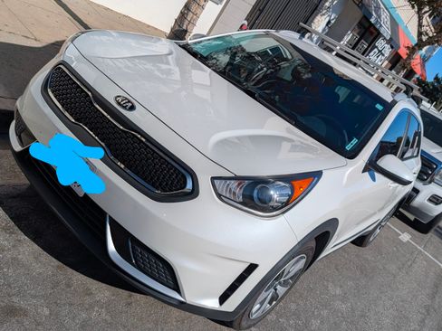 Used 2019 Kia Niro LX image 2