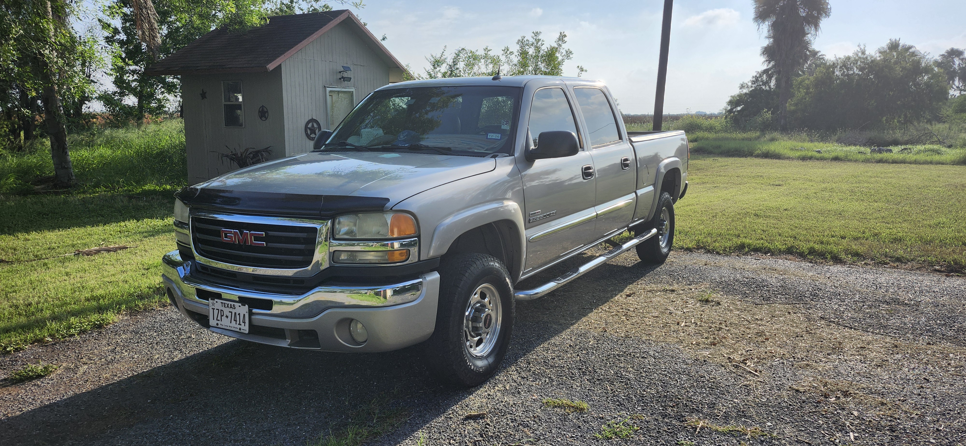 Used 2004 GMC Sierra 2500 SLT w/ Heavy-Duty Power Package RWD image 2