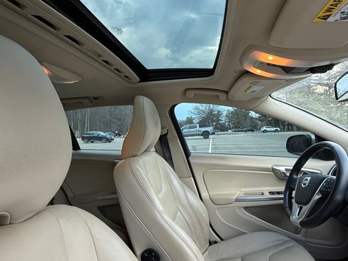 Used 2015 Volvo V60 T5 Premier Plus image 1