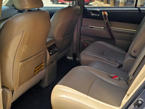 Used 2012 Toyota Highlander Limited w/ Tow Pkg AWD/4WD image 18
