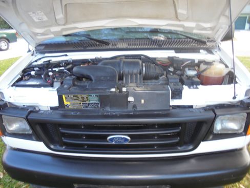 Used 2006 Ford E-250 and Econoline 250 Extended RWD image 8
