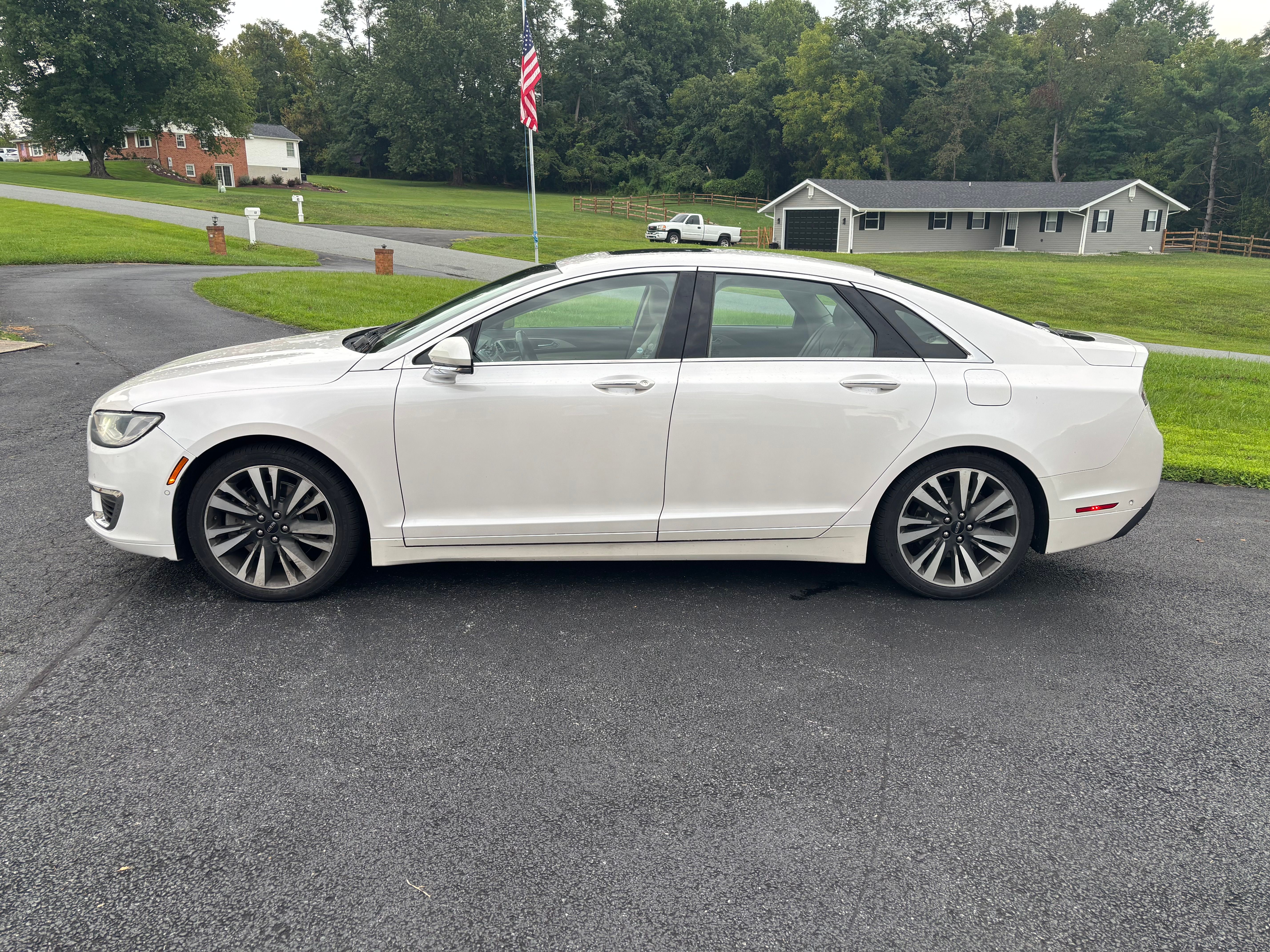 Used 2019 Lincoln MKZ Reserve AWD/4WD image 1