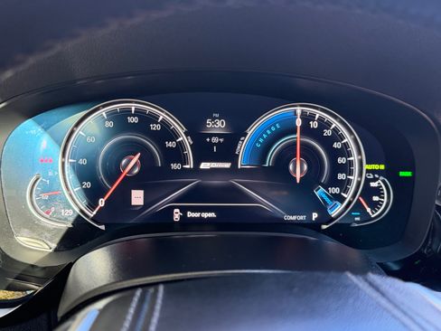 Used 2018 BMW 530e xDrive AWD/4WD image 9