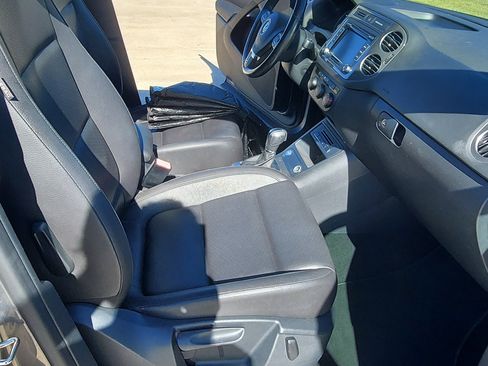 Used 2014 Volkswagen Tiguan SE image 19