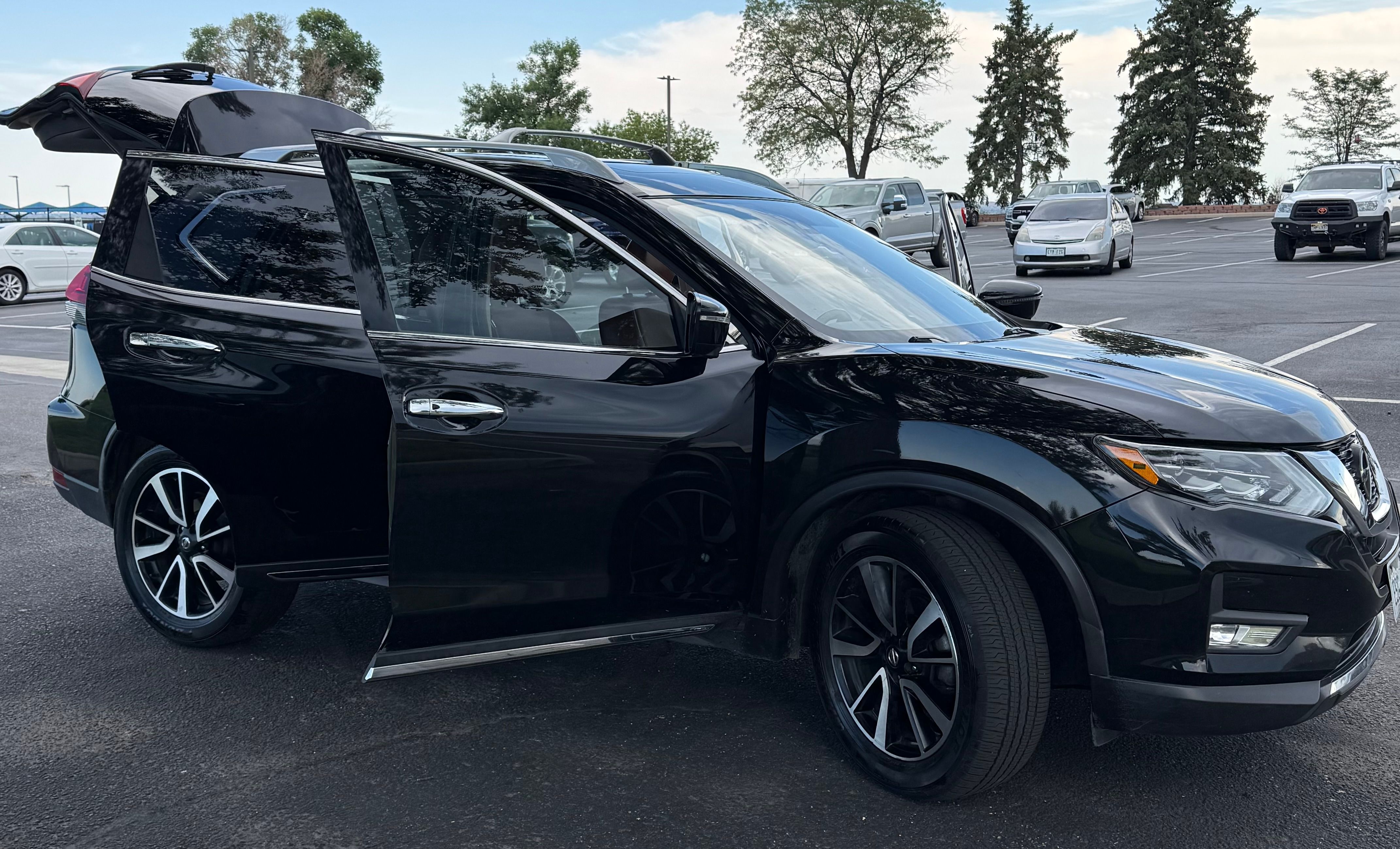 Used 2018 Nissan Rogue SL w/ Premium Package AWD/4WD image 4
