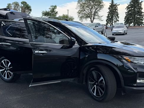 Used 2018 Nissan Rogue SL w/ Premium Package AWD/4WD image 4