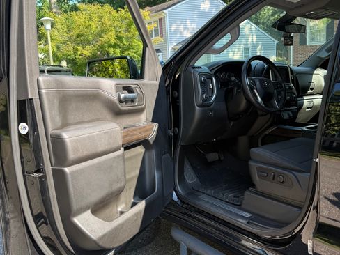 Used 2022 Chevrolet Silverado 1500 RST w/ Safety Package AWD/4WD image 9