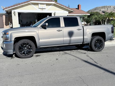 Used 2017 Chevrolet Silverado 1500 LT w/ All Star Edition image 4