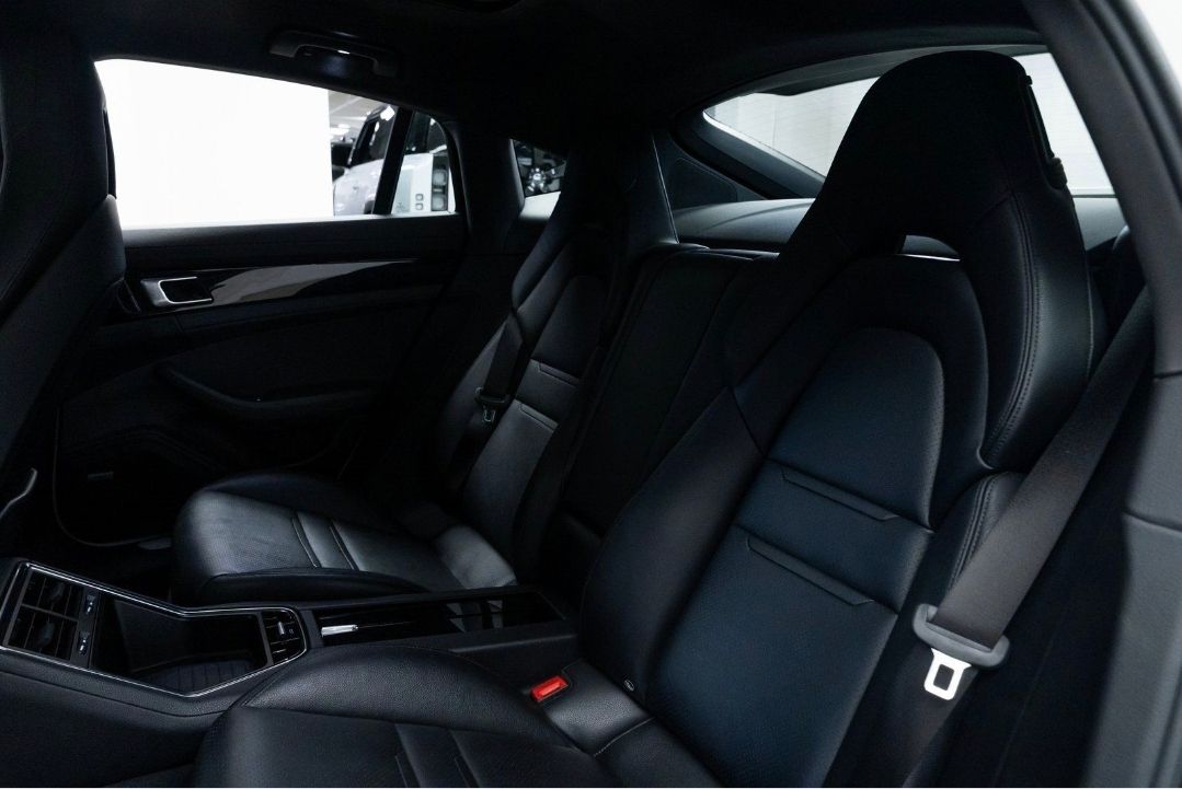Used 2018 Porsche Panamera 4 AWD/4WD image 9