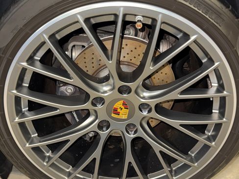 Used 2017 Porsche 911 Carrera 4 image 19