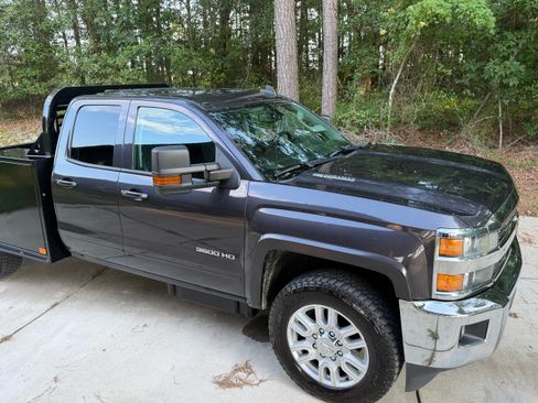 Used 2015 Chevrolet Silverado 3500 LT w/ LT Convenience Package AWD/4WD image 11