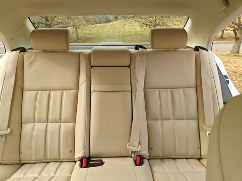Used 2016 Lexus ES 300h w/ Luxury Package w/Wood Trim FWD image 29