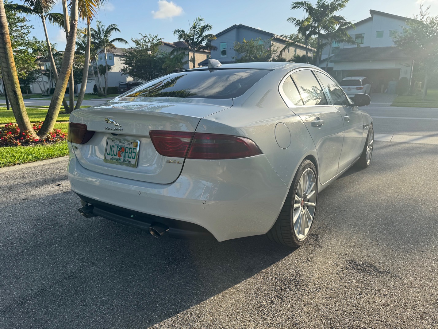Used 2017 Jaguar XE First Edition RWD image 11