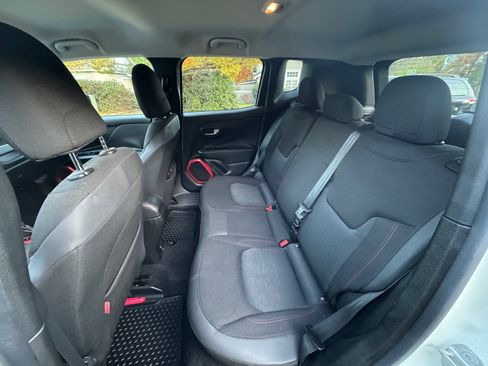 Used 2016 Jeep Renegade Trailhawk image 6