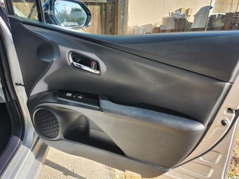 Used 2019 Toyota Prius Prime Advanced w/ Carpet Mat Package image 2