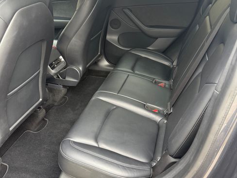 Used 2022 Tesla Model Y Performance image 9