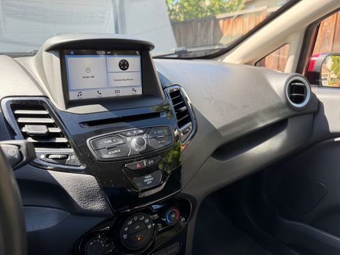 Used 2016 Ford Fiesta SE w/ Equipment Group 201A FWD image 11