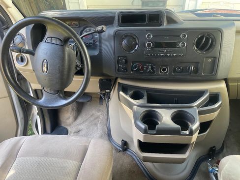 Used 2012 Ford E-350 and Econoline 350 XLT RWD image 4