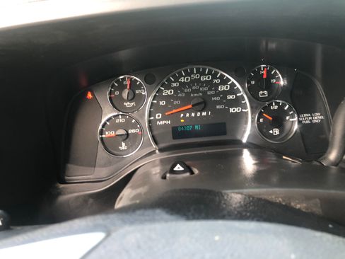 Used 2017 Chevrolet Express 2500 RWD image 17