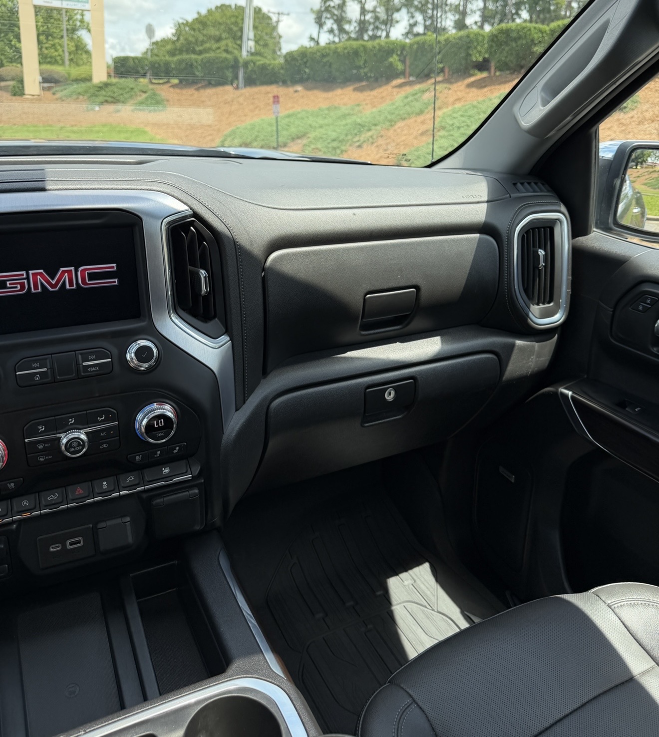 Used 2021 GMC Sierra 1500 SLT w/ SLT Premium Plus Package AWD/4WD image 15