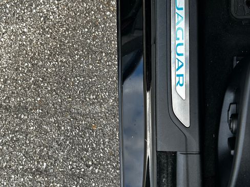 Used 2016 Jaguar XF R-Sport image 10