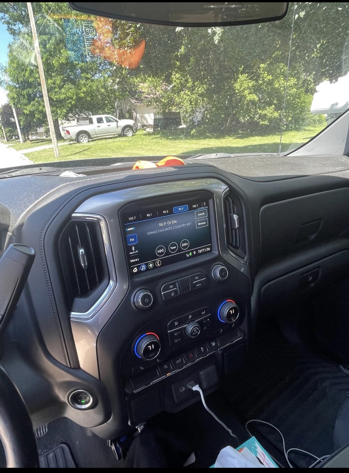 Used 2021 Chevrolet Silverado 1500 LT AWD/4WD image 2