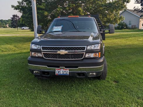 Used 2005 Chevrolet Silverado 3500 LS w/ Heavy-Duty Power Package image 2