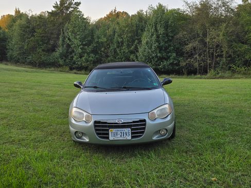 Used 2004 Chrysler Sebring LXi w/ Electronics Convenience Group image 4