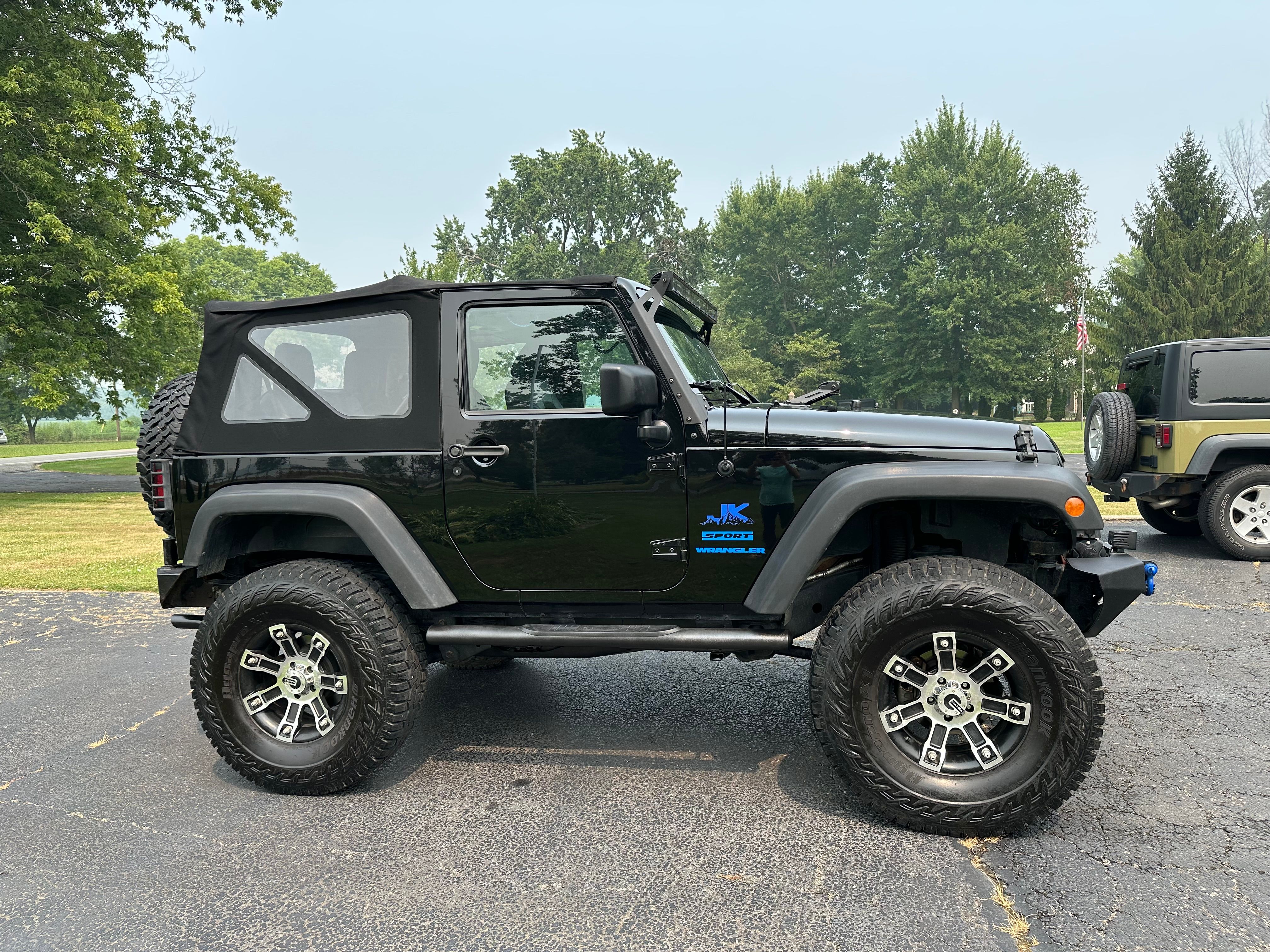Used 2015 Jeep Wrangler Sport w/ Connectivity Group AWD/4WD image 4